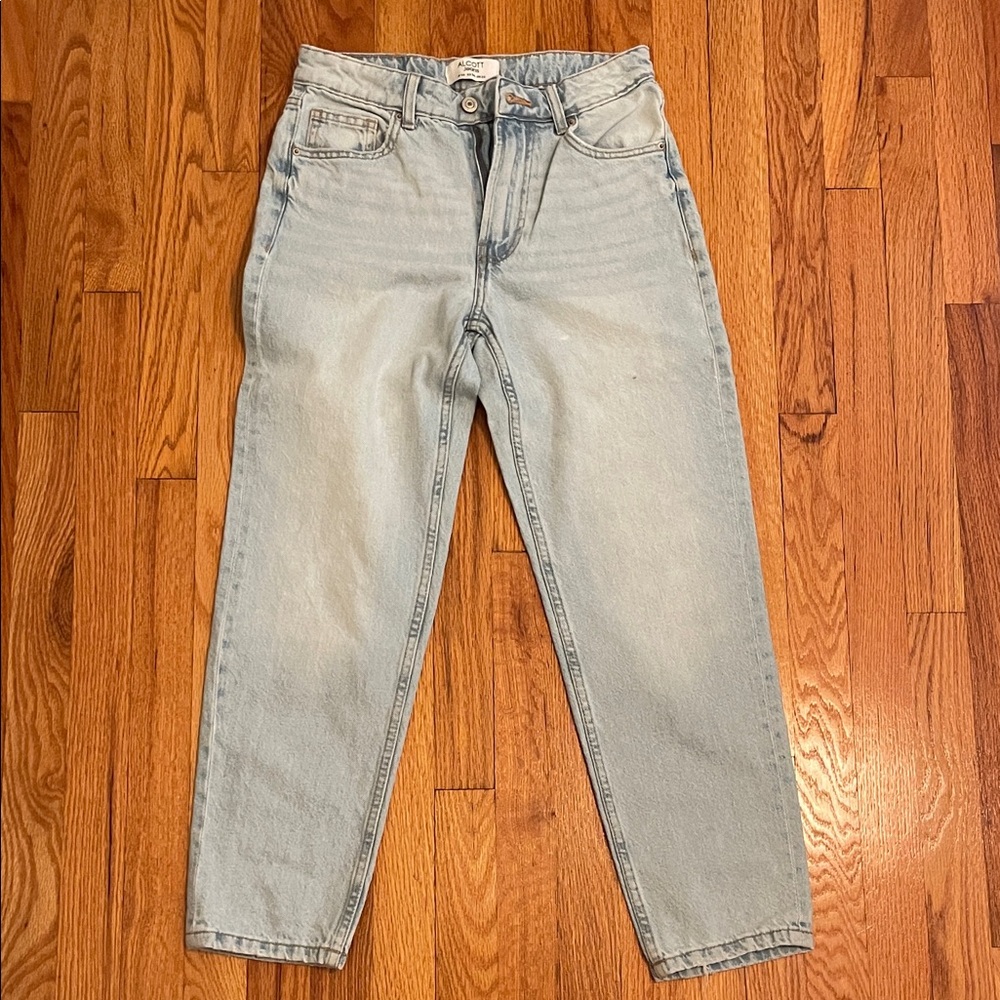 Alcott Women’s Relaxed Fit Light Denim Jeans